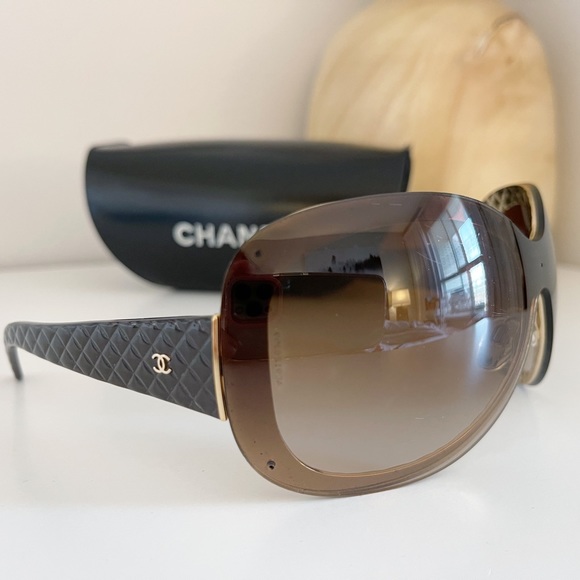 CHANEL ~ Vintage Brown Quilted Oversized Oval Sunglasses - Picture 2 of 8
